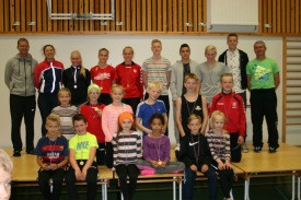 Sigurvegarar ásamt íþróttakennurum og Svavari Sigurðssyni