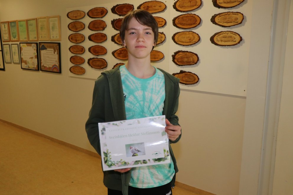 Viðurkenningar á sal í gær