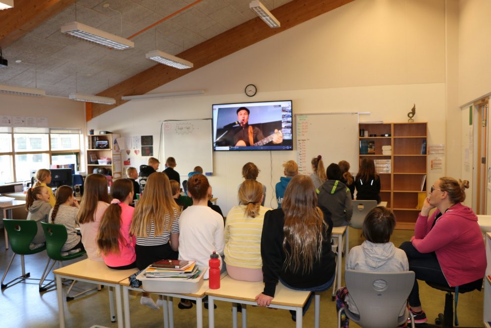 Söngsalur með fjarfundasniði