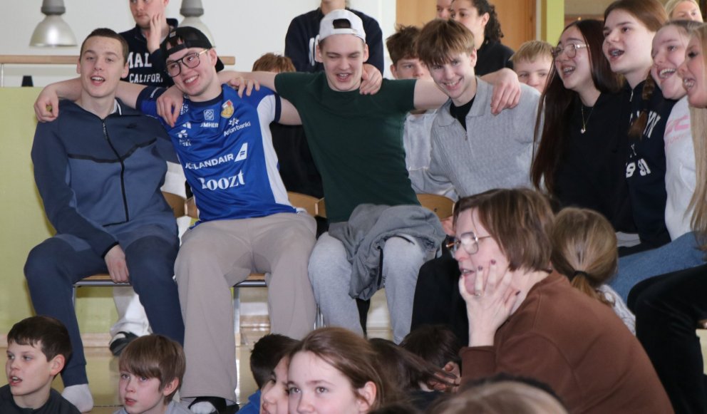 Stuð á söngsal - 100 miða leikurinn