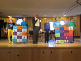 Teppin afhent á sal