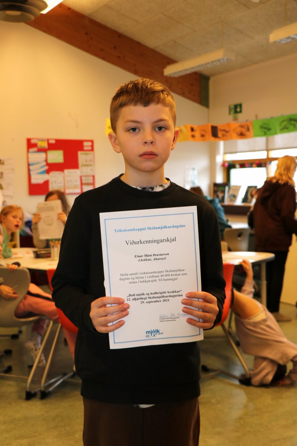 Verðlaun í teiknisamkeppni MS