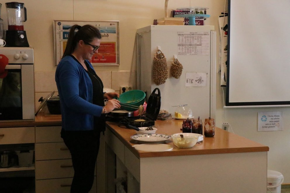 Líf og fjör á kaffistofu starfsfólks