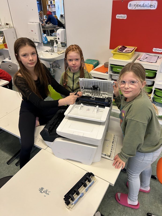 4. bekkur tekur í sundur raftæki