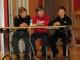 Strákar úr 9. bekk í spurningakeppninni