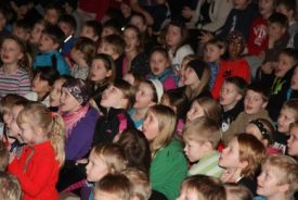 100 miða leikur og söngsalur