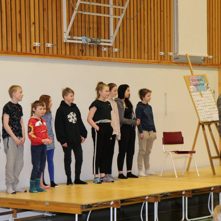 Úrslit í 100 miða leiknum