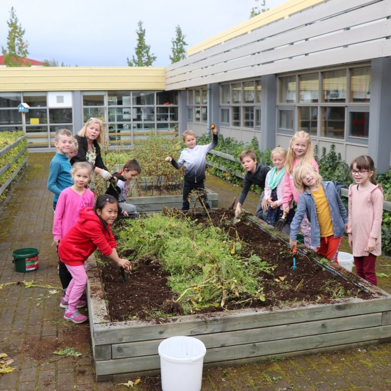 Uppskeran góð hjá 2. bekk.