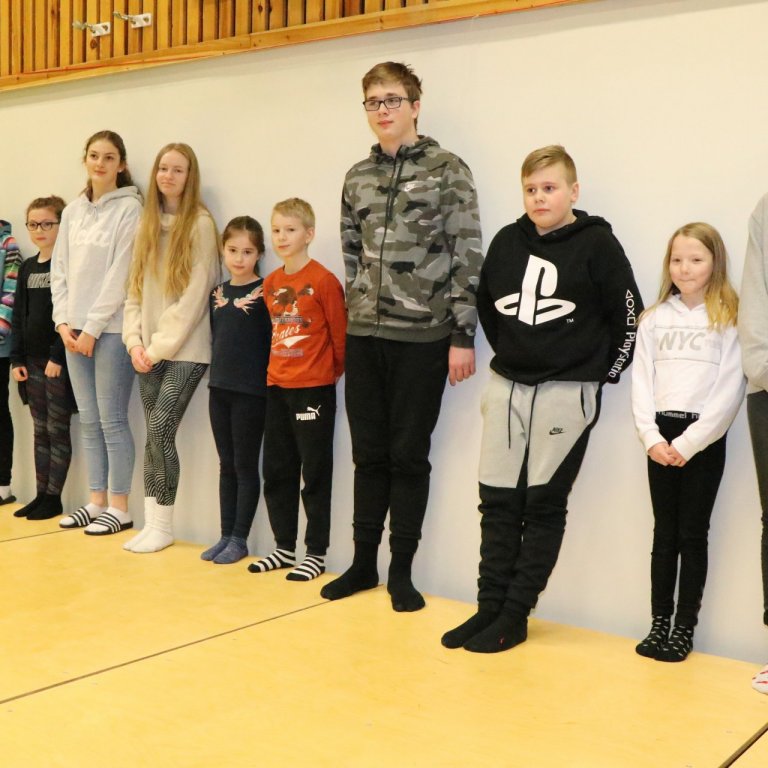 Úrslit í 100 miða leik