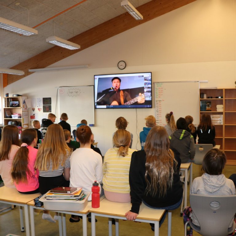 Söngsalur með fjarfundasniði