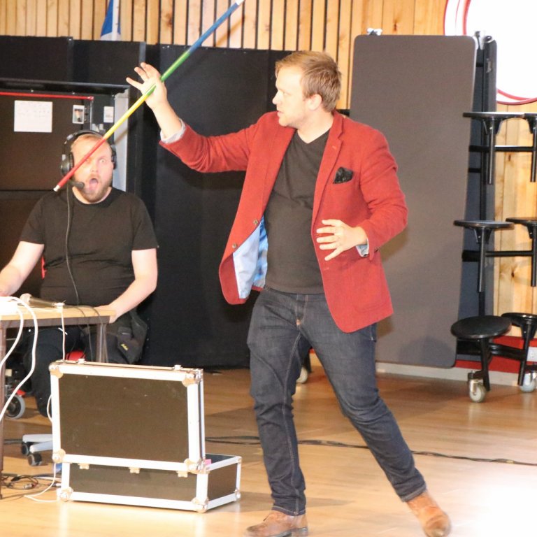 Lalli töframaður í heimsókn í Síðuskóla