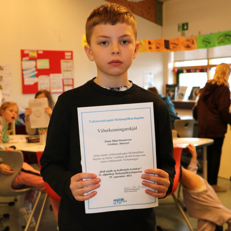 Verðlaun í teiknisamkeppni MS