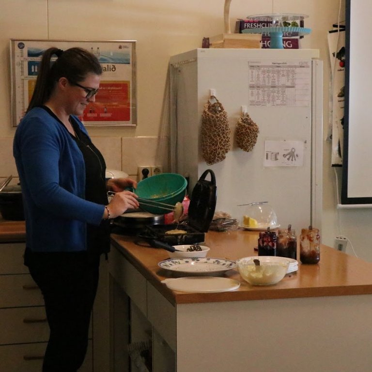 Líf og fjör á kaffistofu starfsfólks