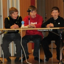 Strákar úr 9. bekk í spurningakeppninni