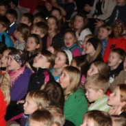 100 miða leikur og söngsalur